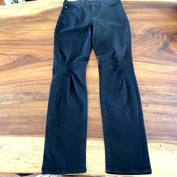 ROCK & REPUBLIC Women’s Black Berlin Mid Rise Distressed Knee Ankle Jeans Sz 10 - Picture 3 of 8